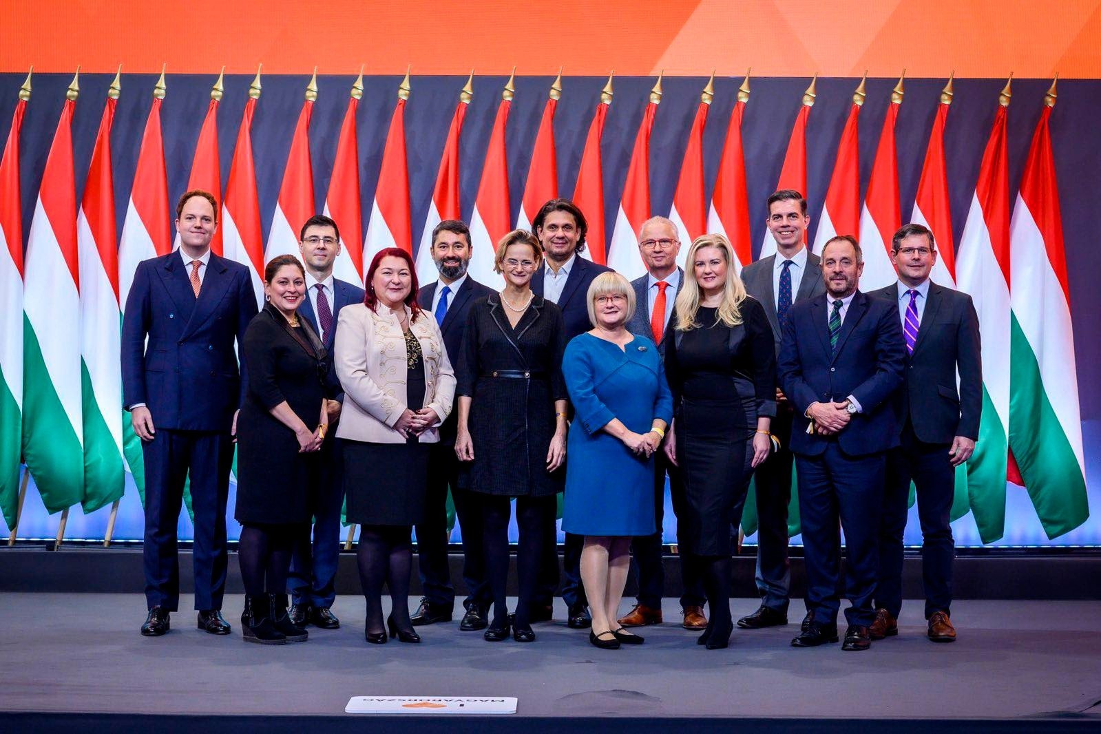 Fidesz: Hátbatámadták Lengyelországot