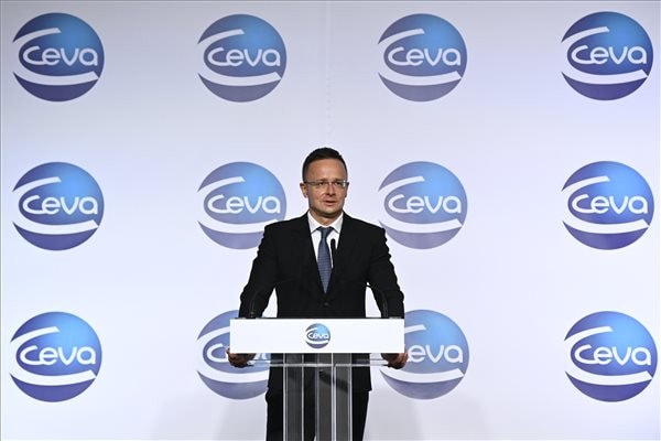 Szijjártó: Nyolcmilliárd forint értékben létesül vakcinagyár Monoron