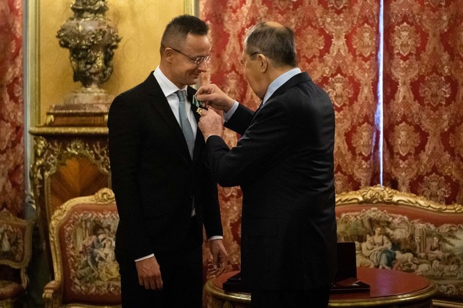 Szijjártó Péter Barátságért kitüntetést vett át az orosz külügyminisztertől