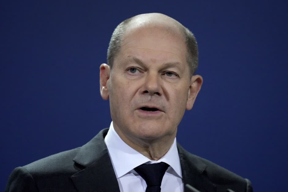 Orbán Viktorról vesz példát Olaf Scholz