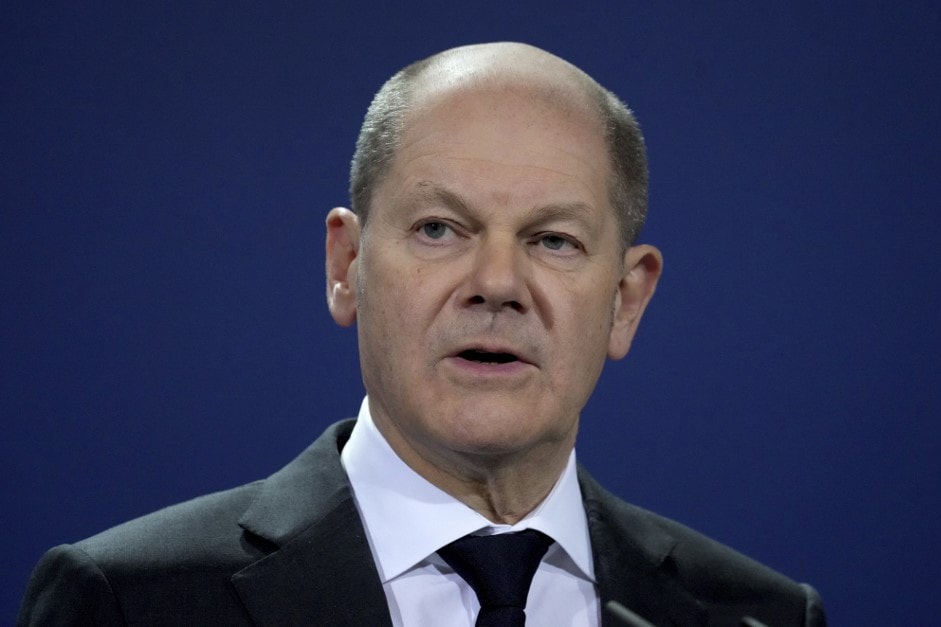 Orbán Viktorról vesz példát Olaf Scholz