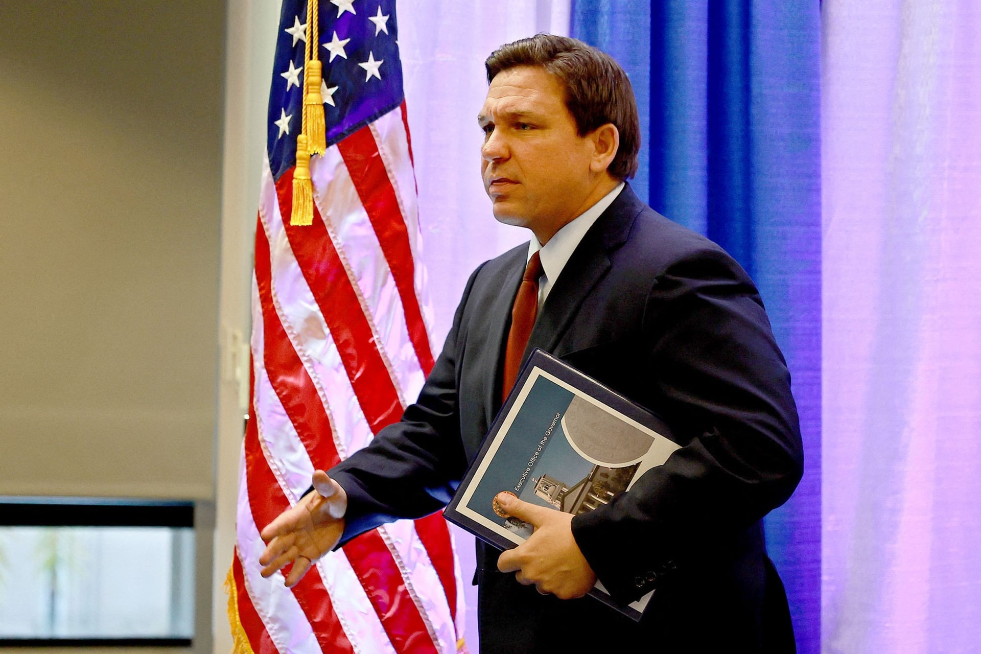 Florida kormányzója aláírta az állami gyermekvédelmi törvényt