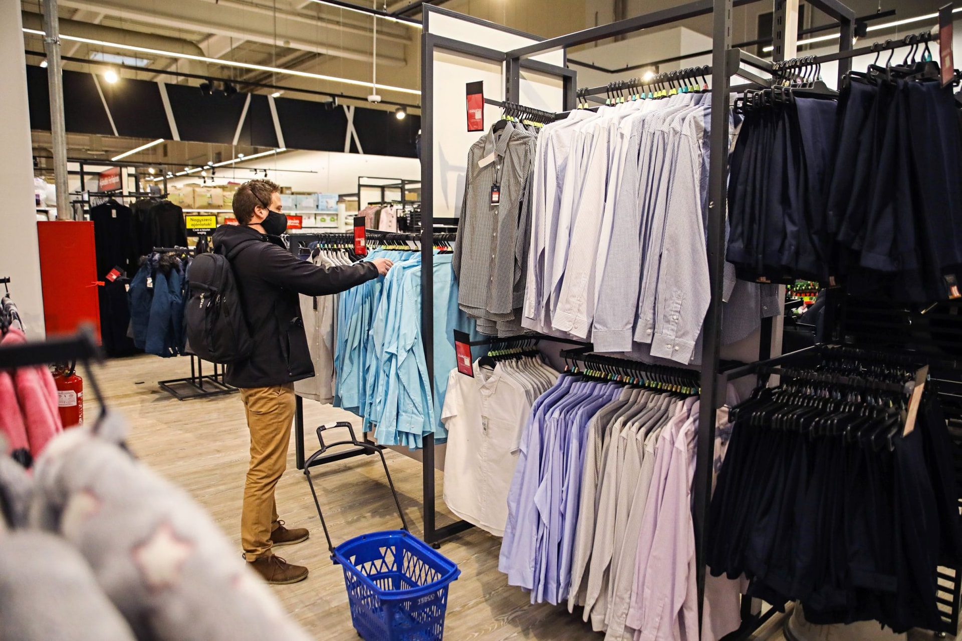 Visszaküldési díjat vezetett be a H&M
