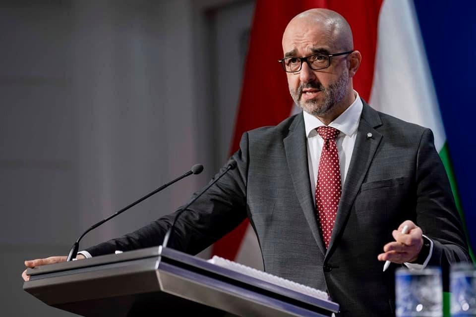 „Nem kompromisszum kérdése a fegyverek és katonák átengedése a magyar-ukrán határon”