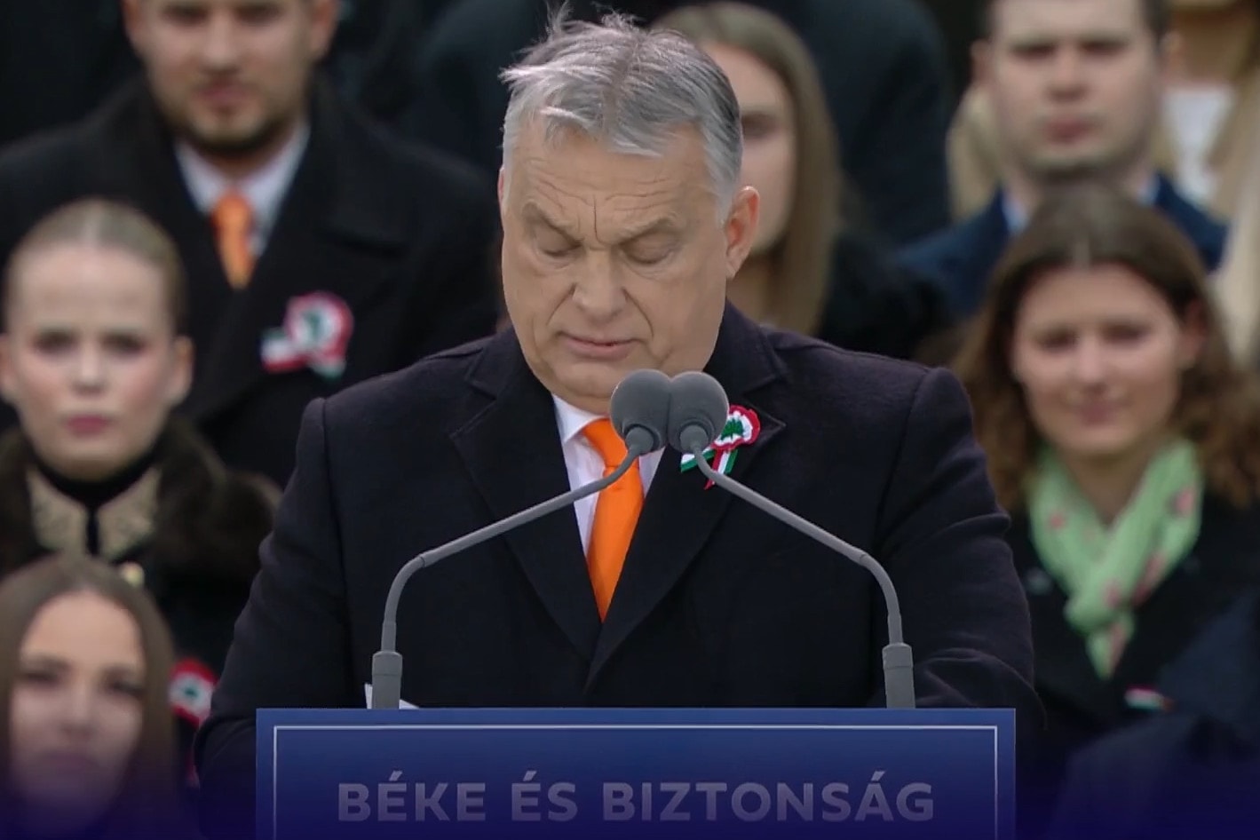 Orbán: Gyenge nép nem kap békét