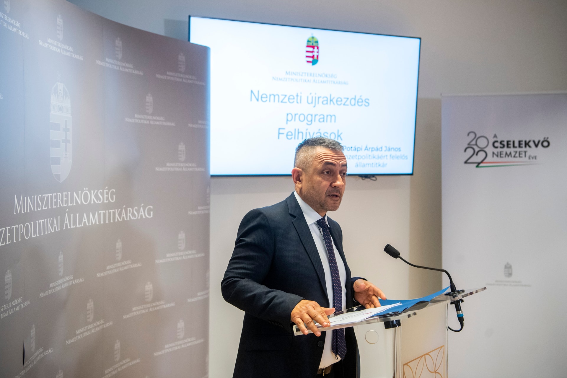 Potápi: Kétmilliárdos támogatást nyertek el külhoni magyar szervezetek