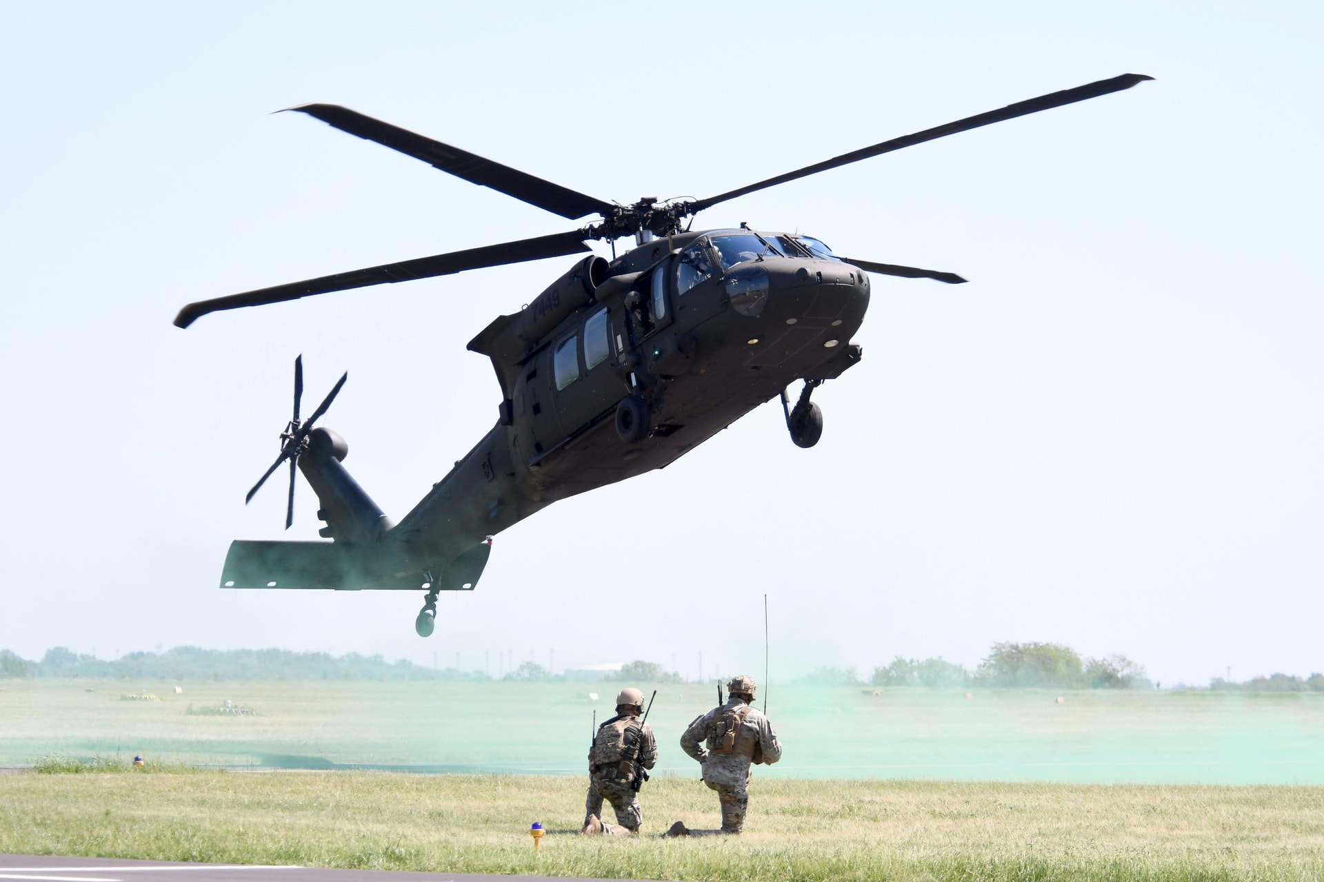 Horror az autópályán: katonai helikopter zuhant le Alabamában