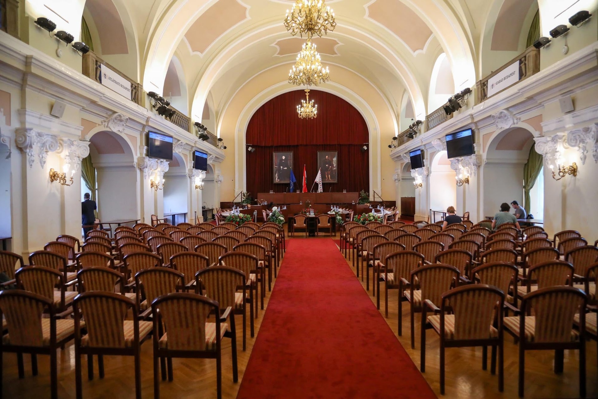 Balhézott a DK és a Momentum, elmarad a fővárosi közgyűlés