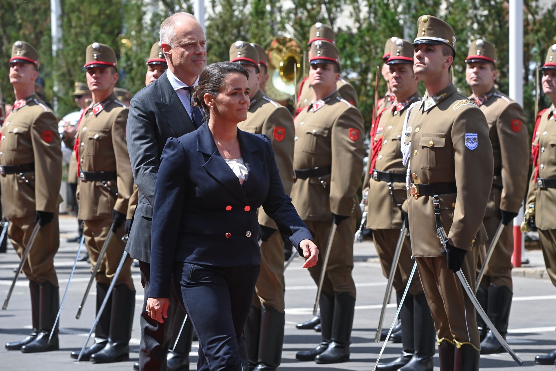Novák Katalin aláírta az ország fegyveres védelmének tervét