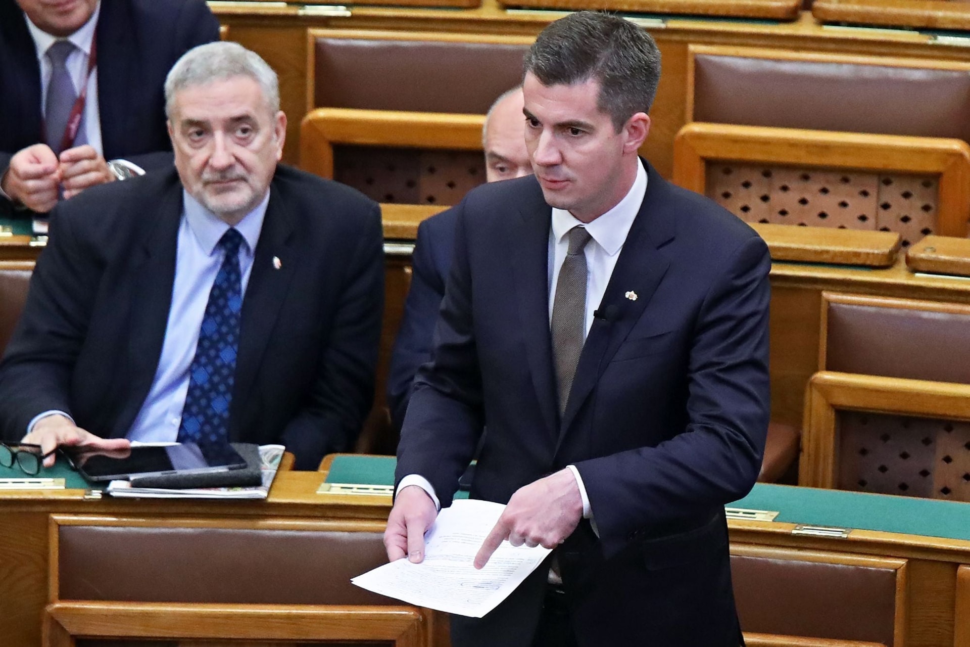 Véget vet a baloldali frakciótrükközésnek a kormány