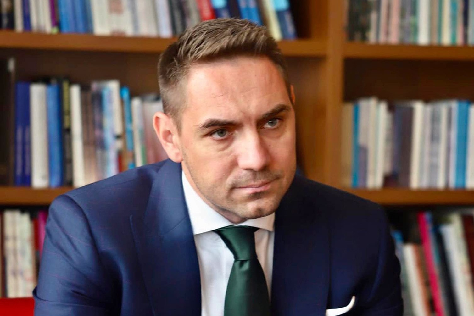 Szivárványos zászlók nem valók hivatalokra