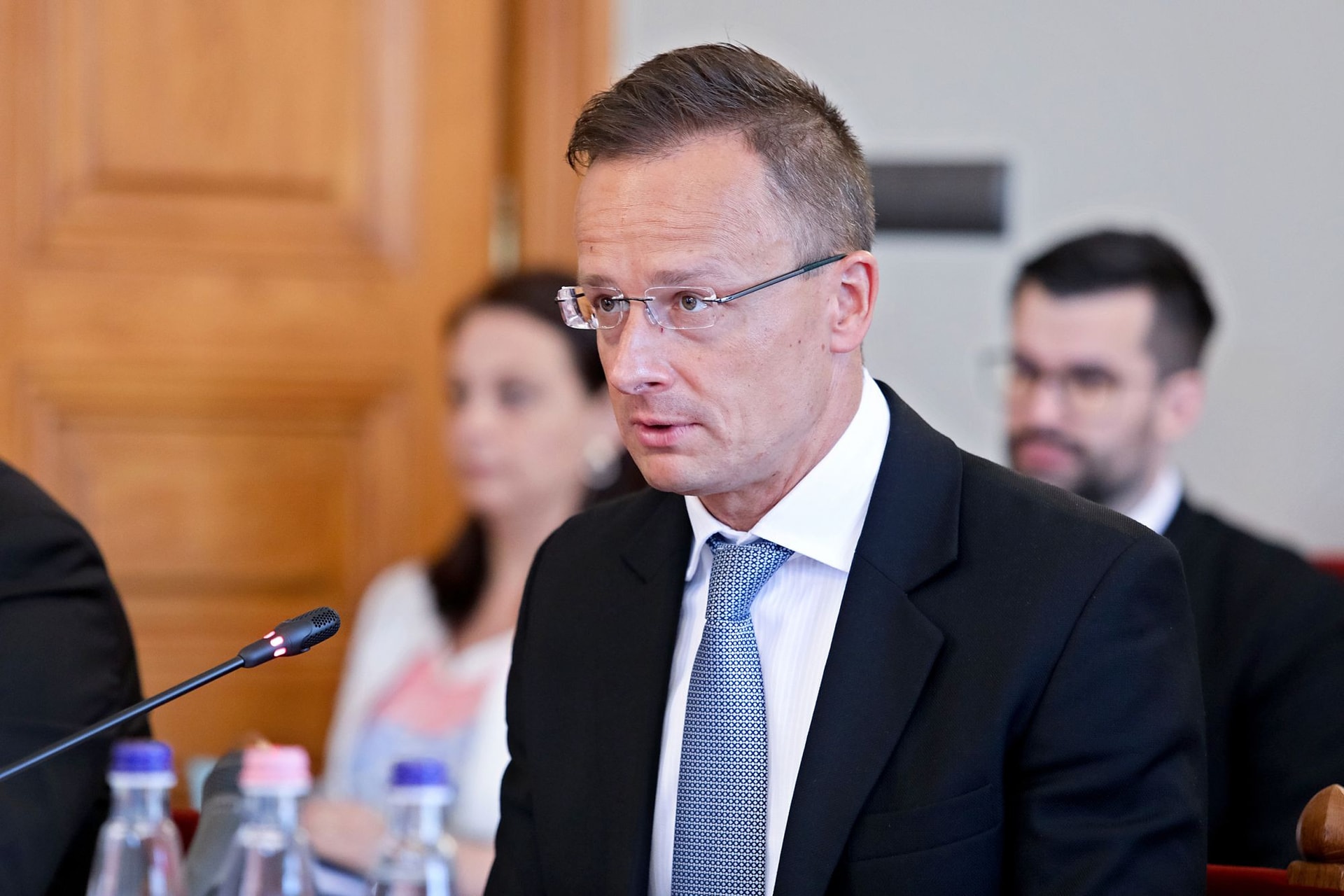 Szijjártó: Magyarország egyszerre áll nyomás alatt keletről és délről