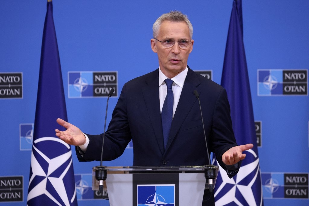 Stoltenberg szerint Ukrajna hamarosan modern nehézfegyvereket kaphat