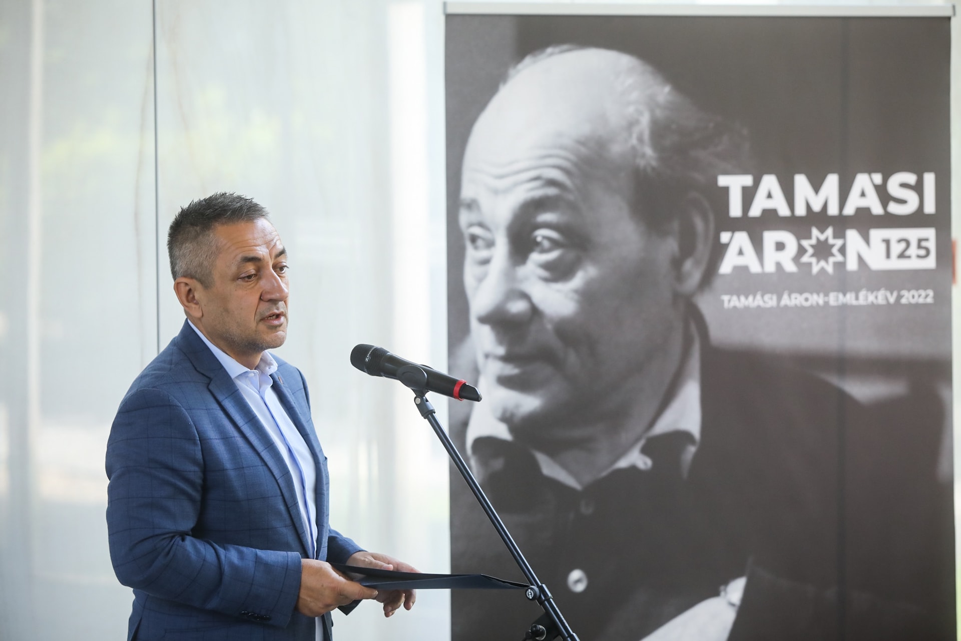 Tamási irodalma összeköt