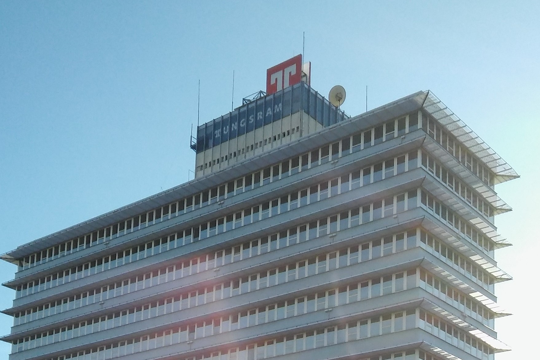 Támogatott képzésekkel segíti a kormány a Tungsram elbocsátott dolgozóit