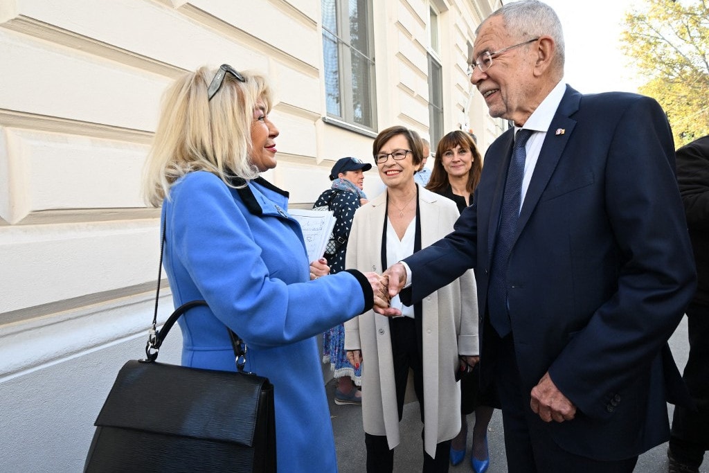 Osztrák elnökválasztás – Az exit poll adatai Van der Bellen első fordulós győzelmét jelzik előre