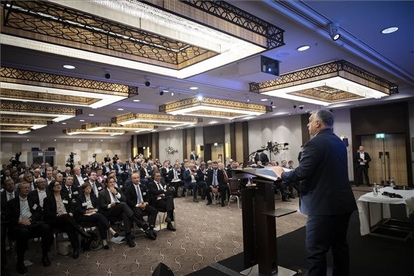 Orbán: Aki velünk együttműködik, jól jár