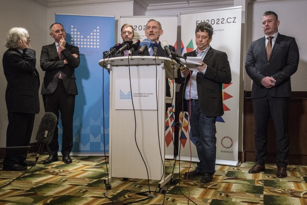 Pintér Sándor: Kötelességünk, hogy megakadályozzuk az illegális migránsok behatolását a közép-európai régióba