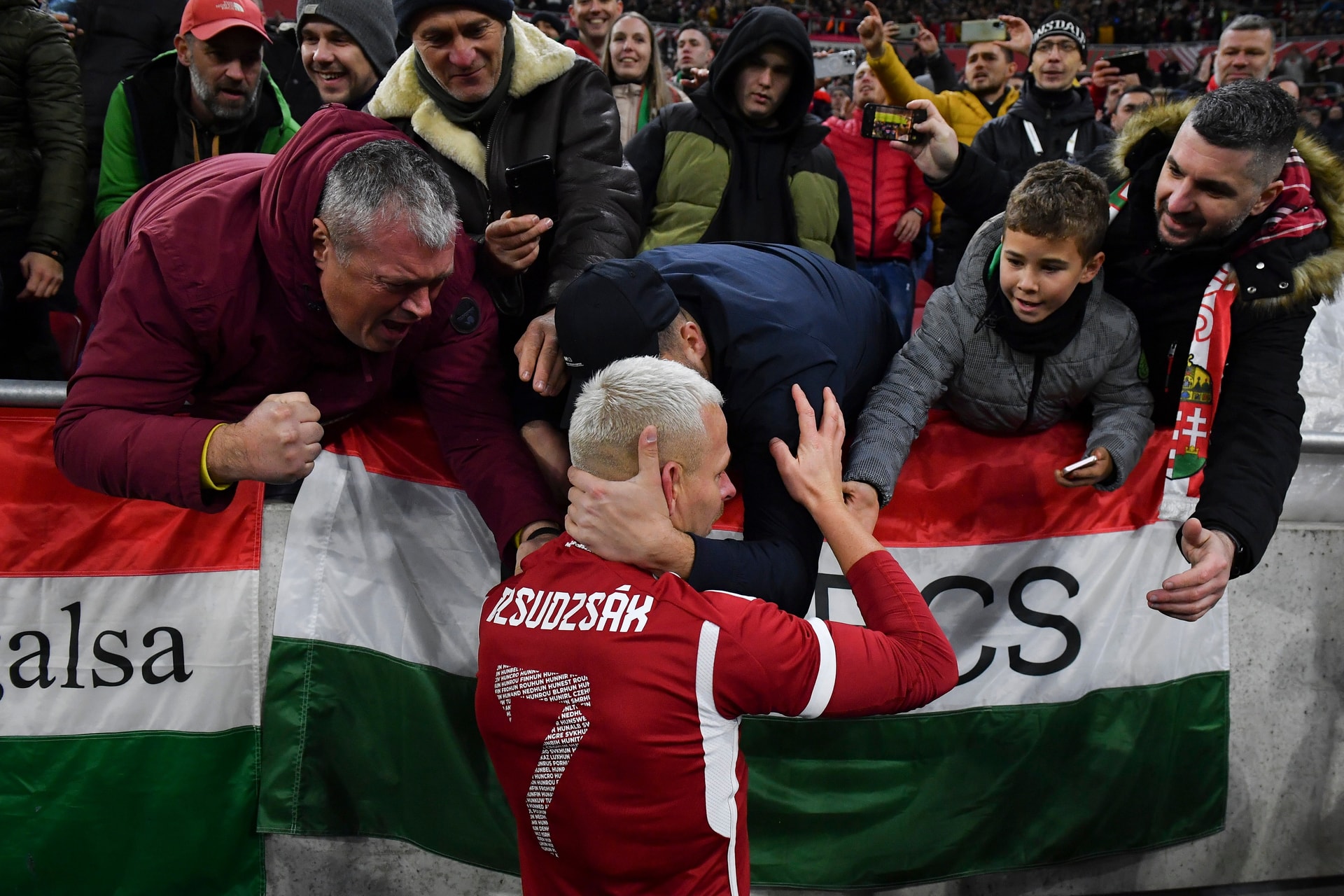 Kalmár szabadrúgásgóljával magyar győzelem Dzsudzsák búcsúmeccsén