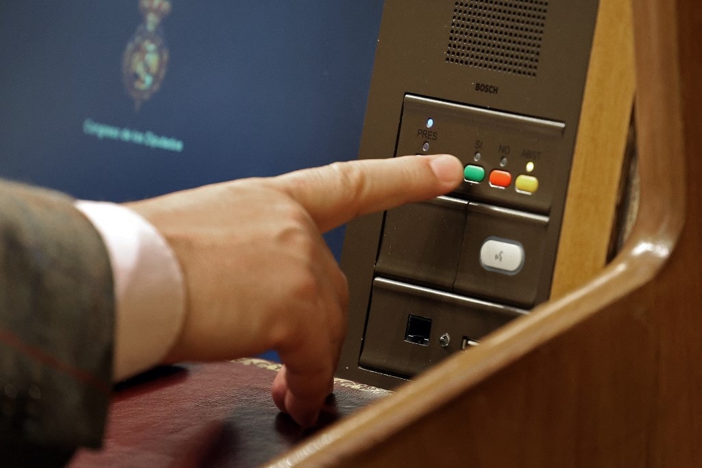 Az elszálló energiaárak miatt bankadót vezetnek be Spanyolországban