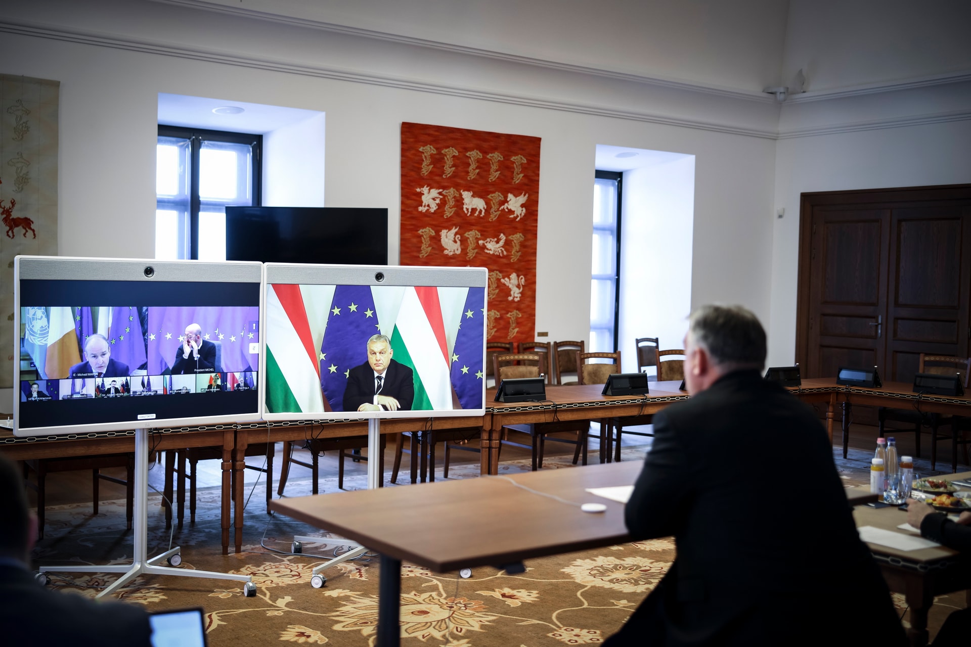 Orbán Viktor az EU-csúcsot előkészítő kormányfői egyeztetésen vett részt