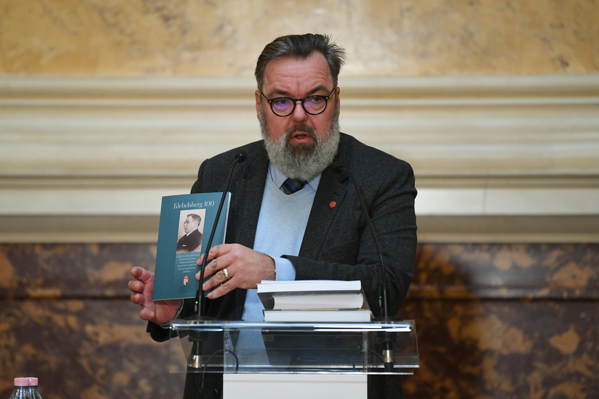 Könyv nélkül nincsen mély gyökerű és széles alapokon nyugvó műveltség