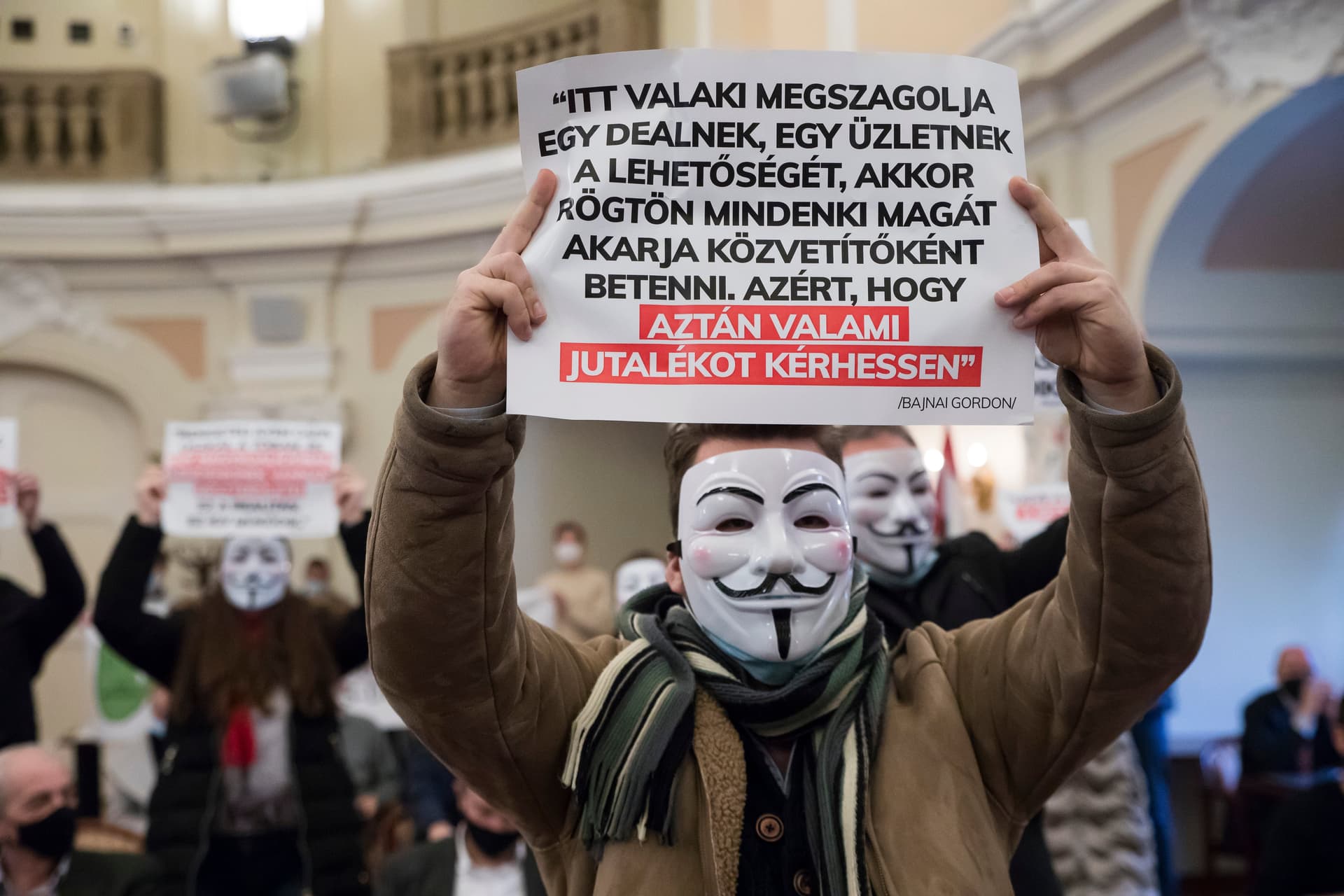 Több gyanúsítottat hallgattak ki a Városháza-ügyben