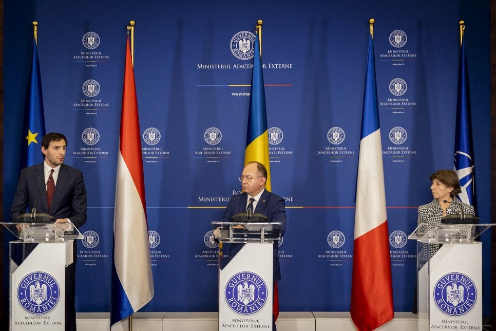 Közösen látogatta meg a NATO romániai harccsoportját a francia, a holland és a román külügyminiszter