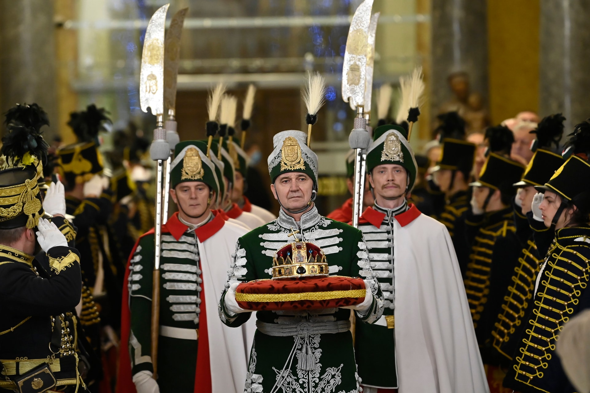 Vargha Tamás: A Szent Korona történelemformáló erővel bír