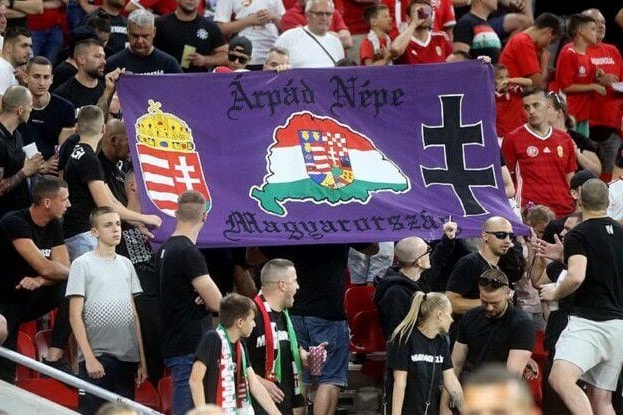 „Nagy-Magyarország-zászlók miatt feljelentést tenni a történelmi ismeretek teljes hiányát jelenti” + VIDEÓ