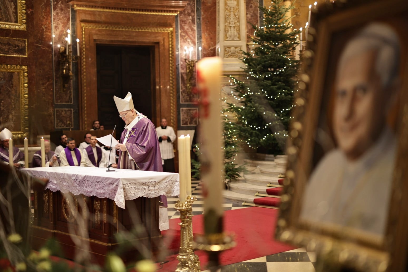 Gyászmise XVI. Benedek emeritus pápáért - GALÉRIA