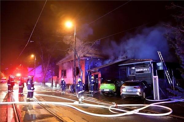 Épületek lángoltak hajnalban a XV. kerületben