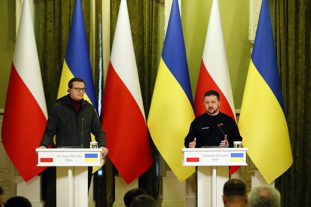 Mateusz Morawiecki: Lengyelország kész ukrán pilótákat kiképezni F–16-osokra