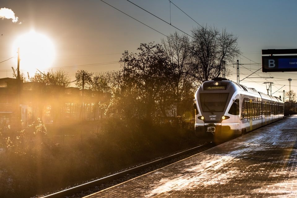 Már megvásárolható a vármegye- és országbérlet a MÁV-applikációban