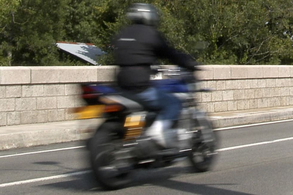Légzsákot szerel a nadrágba egy svéd vállalkozás, hogy a motorosokat is védje valami