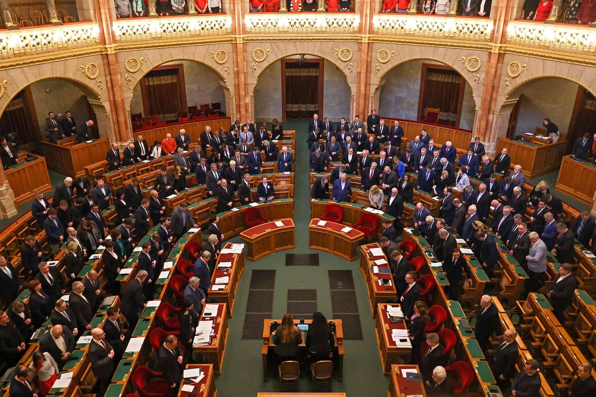 A közműszolgáltatások és a családok ügyintézésének egyszerűsítéséről tárgyal a parlament