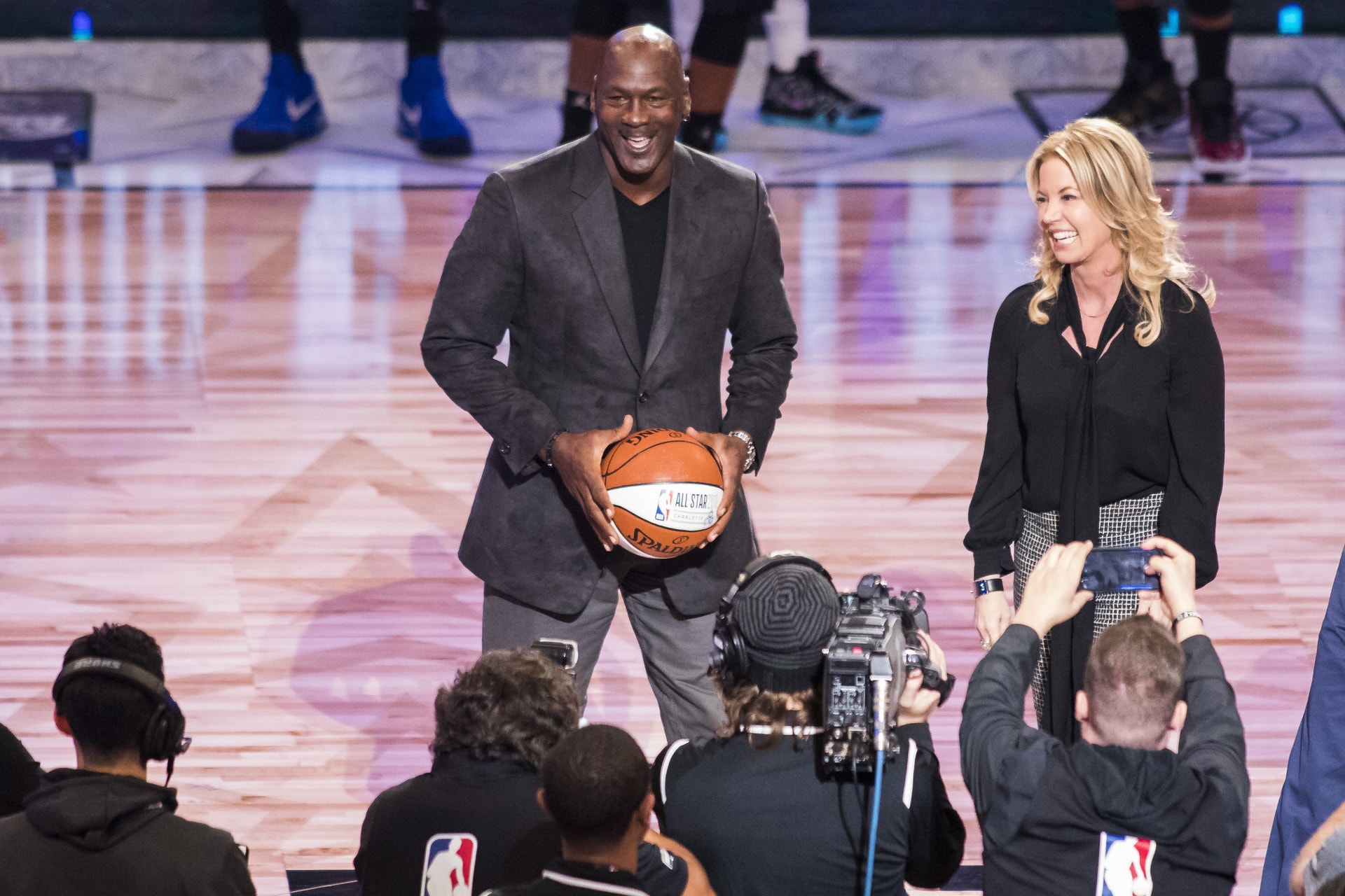 Michael Jordan nagy lépésre készül, ismét elképesztő összegeket kereshet