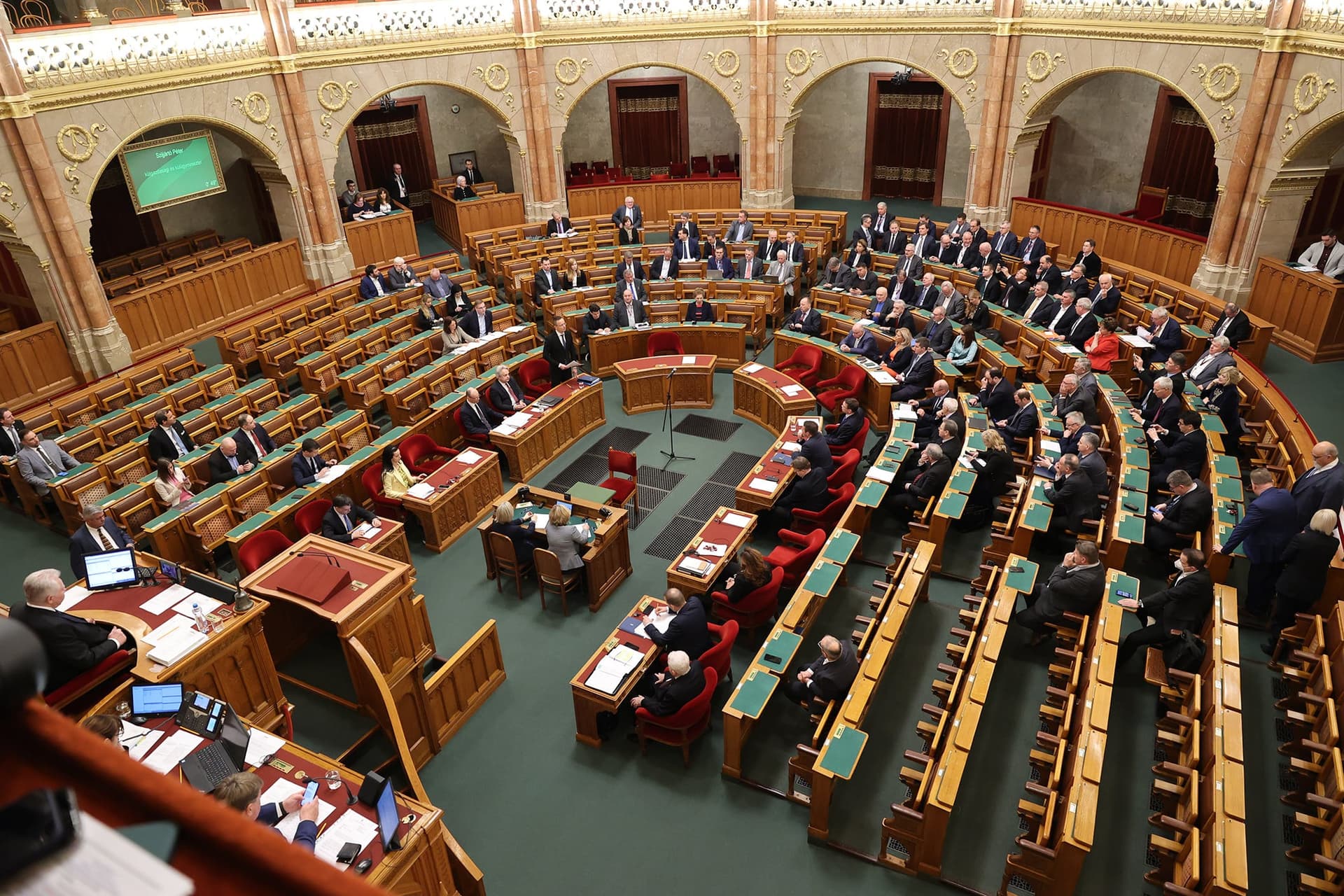 Az Országgyűlés előtt a panasztörvény