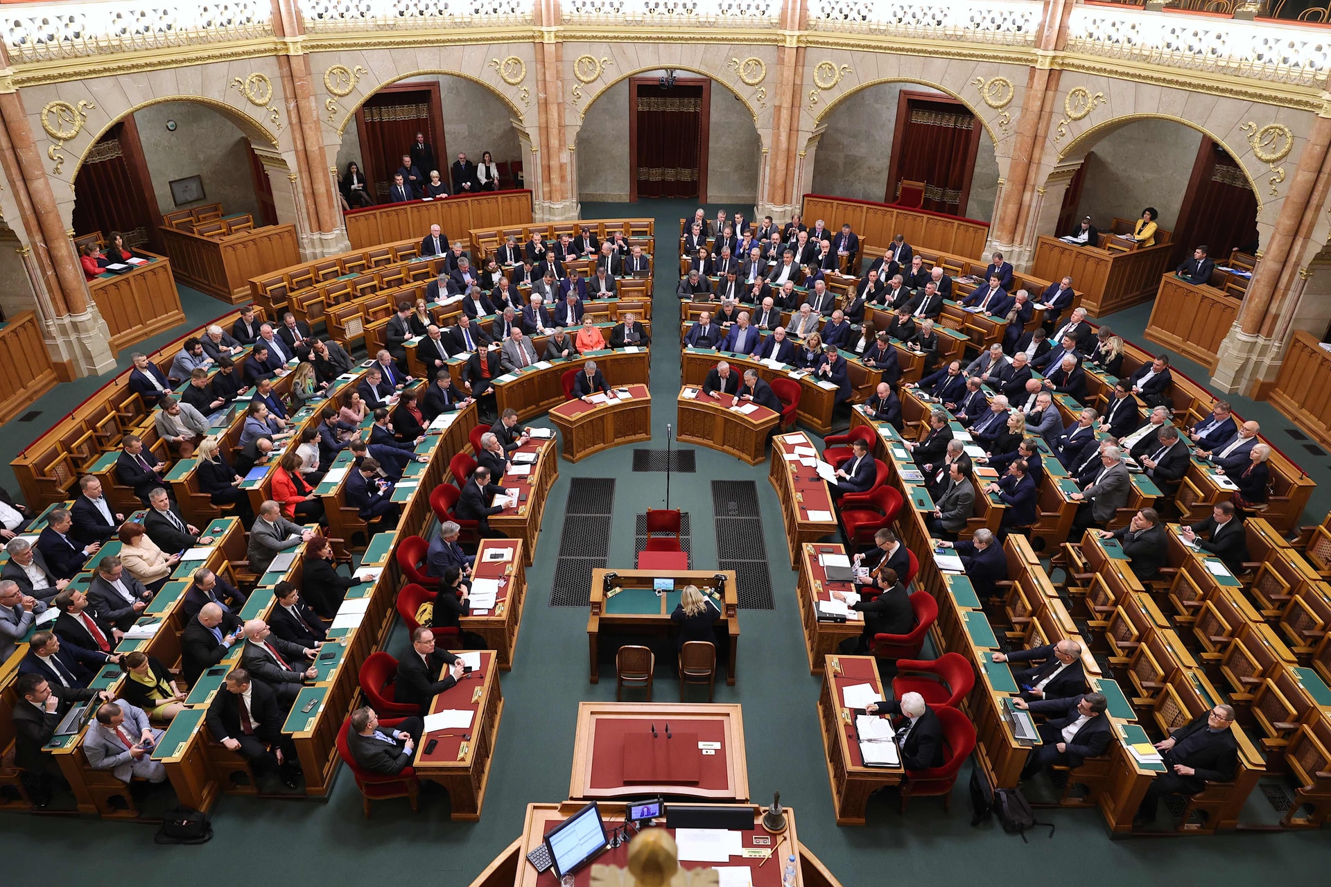 XXI. Század: Őrzi előnyét a Fidesz–KDNP, padlón az ellenzék