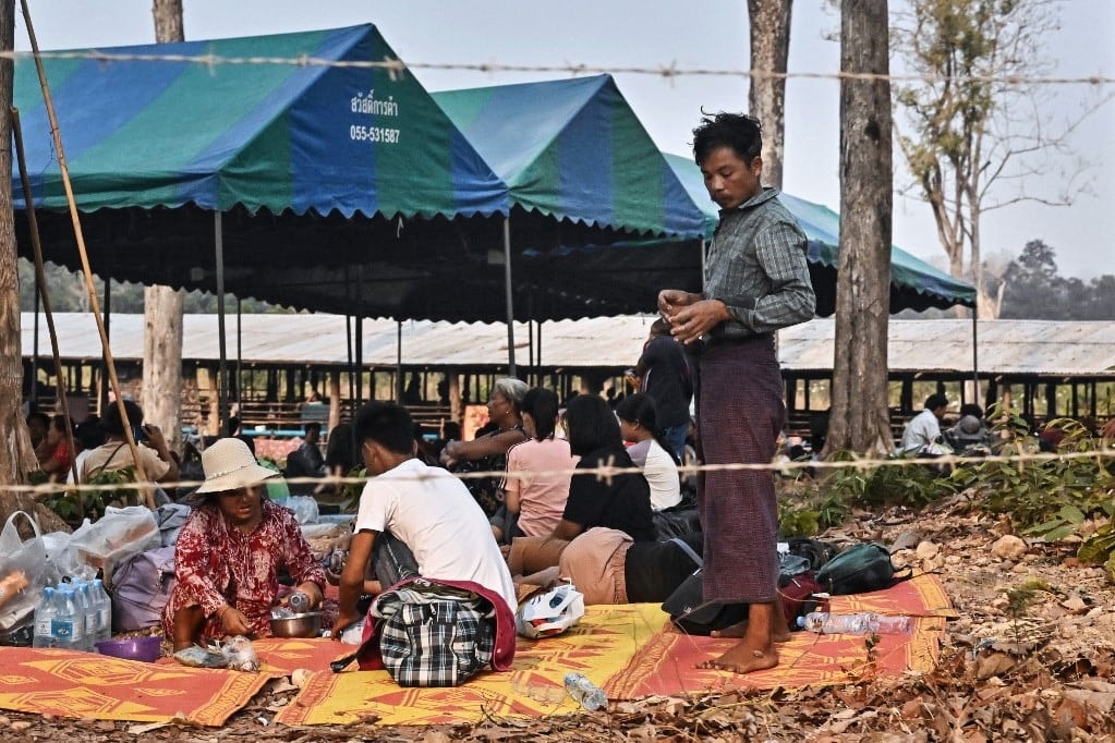 Ezrek menekültek Mianmarból Thaiföldre az intenzív harcok miatt