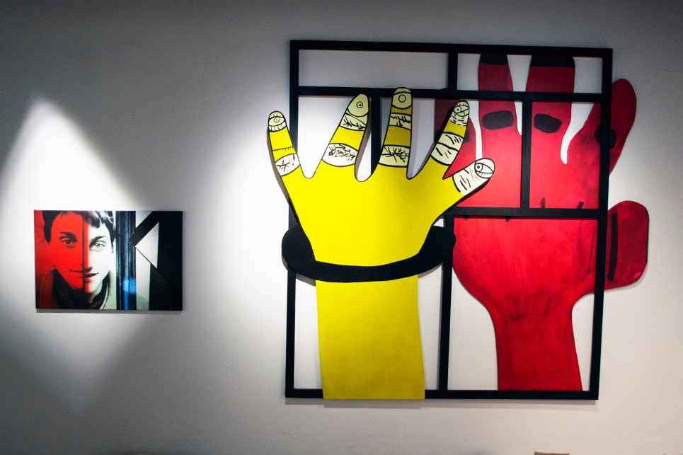 Fohászkodó és bajmegállító kezek a Műcsarnok Art Box tárlatán