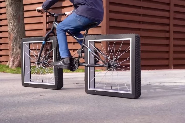 Bármilyen hihetetlen, valaki tényleg megcsinálta szögletes kerekű bringával – VIDEÓ
