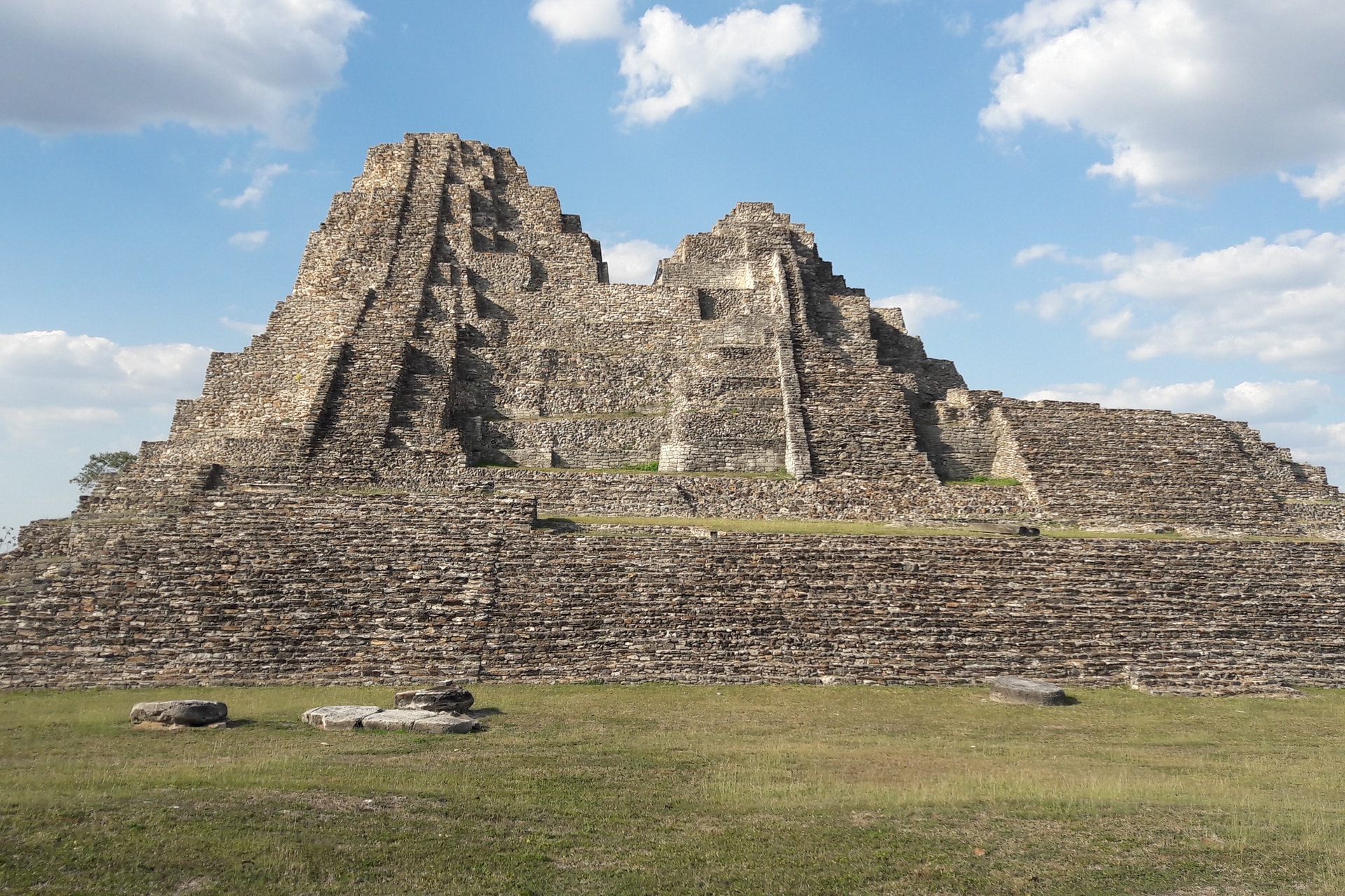 Lefejezett testeket találtak egy maja templomnál