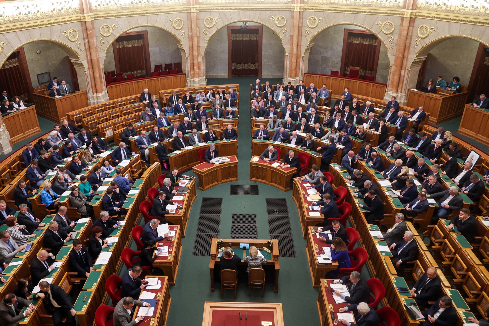 Ismét a parlament előtt a panasztörvény