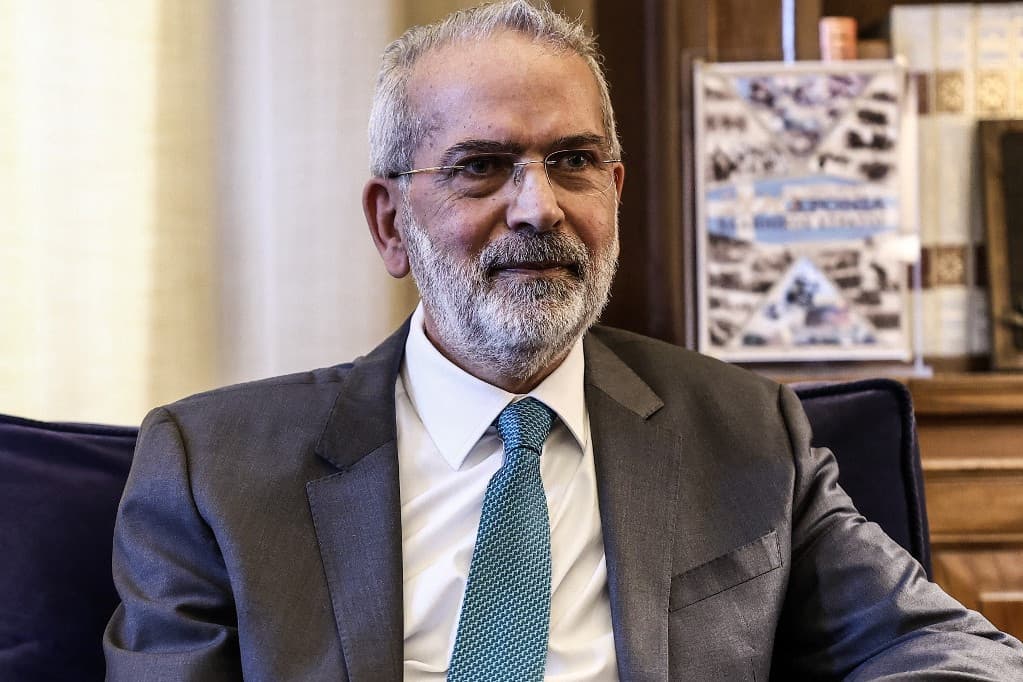 Letette hivatali esküjét a görög ideiglenes miniszterelnök