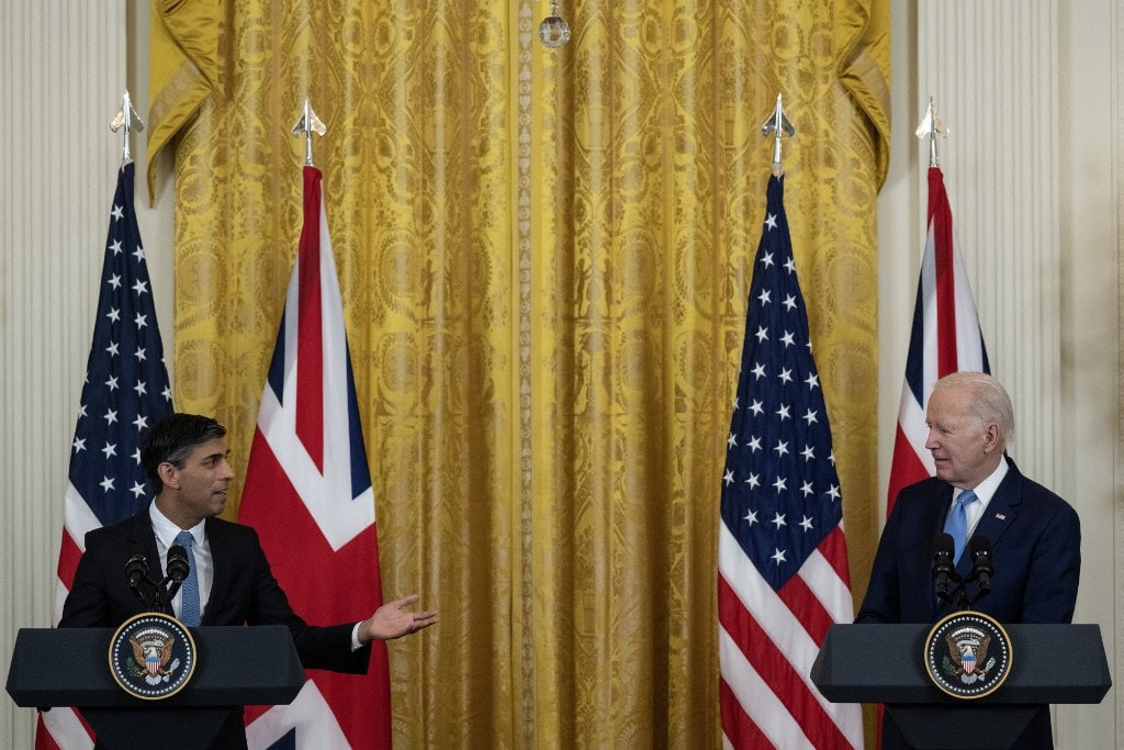 Biden ismét hozta a formáját, ezúttal a brit miniszterelnök pozíciójáról feledkezett meg