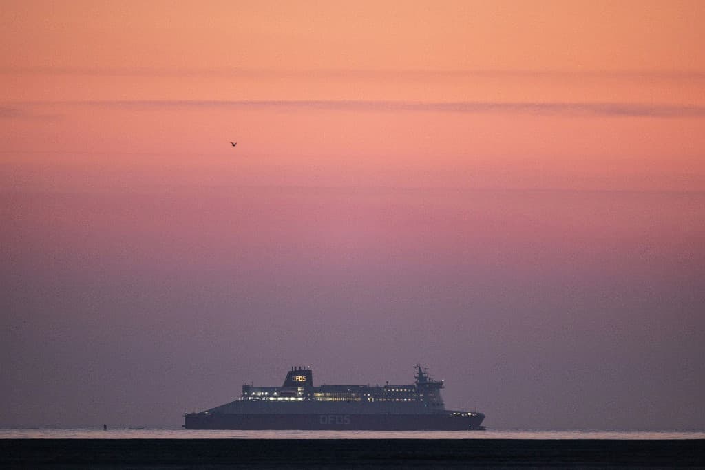 Üzembe helyezték a világ legnagyobb kétvégű, hibrid kompját