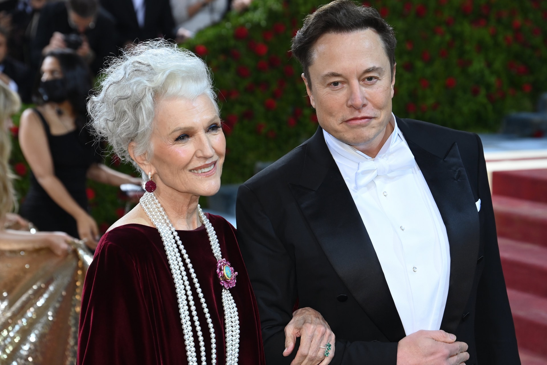 Elon Musk anyukája lefújta a Musk–Zuckerberg bunyót