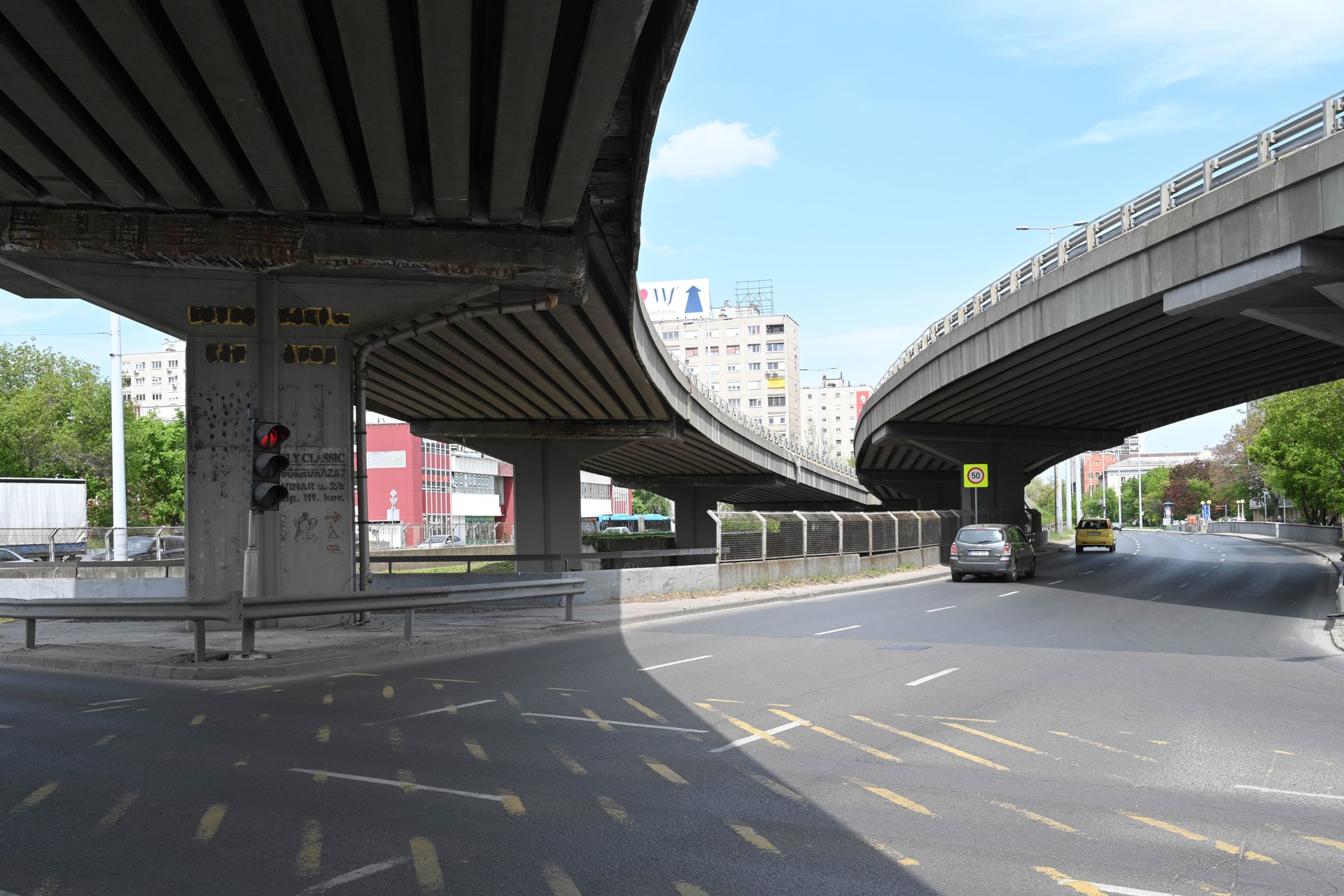 Megújulnak a Flórián téri felüljárók