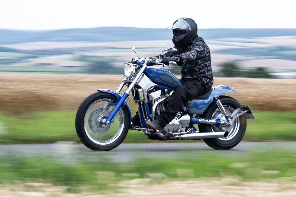 Motorosok szakvéleményével készül az új KRESZ